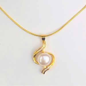 10-11mm Genuine Pearl 18kt Gold Pendant Necklace
